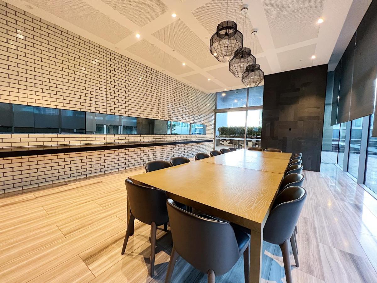 Apartment Astonishing Southbank Pearl Tower Residences Near Crown Casino